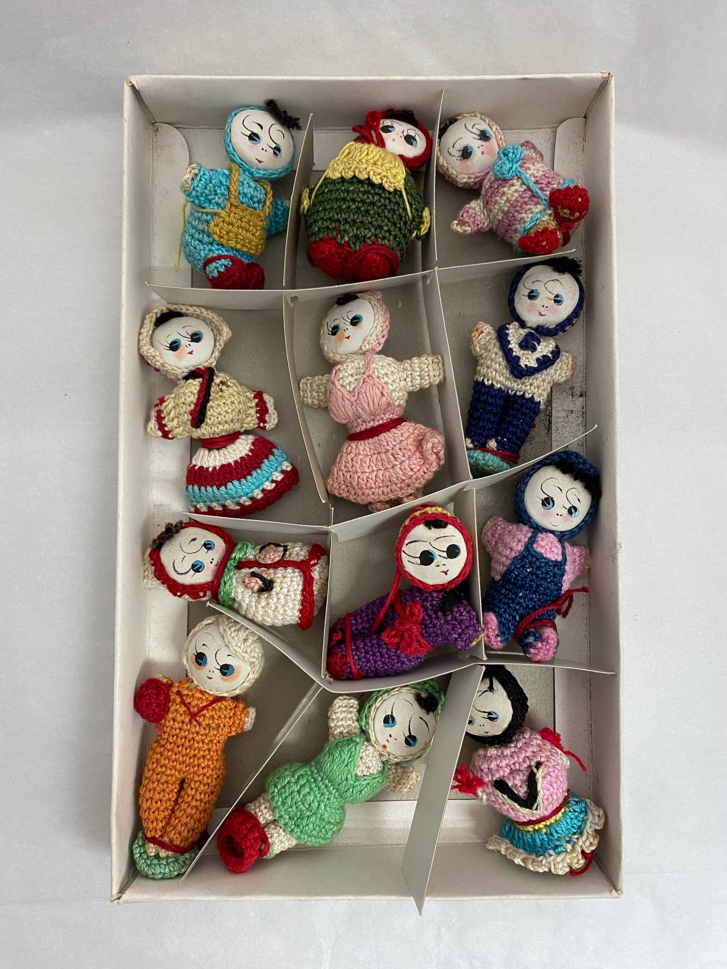 1960S CROCHET DOLLS SET (BOX)